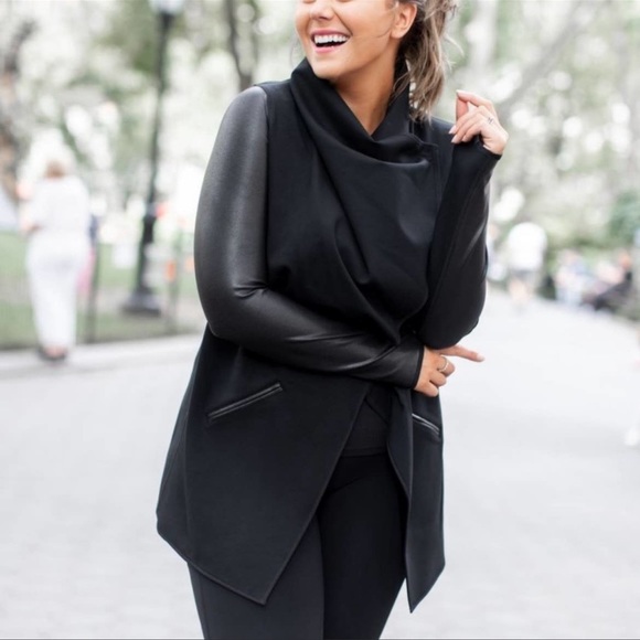 NEW Spanx Drape Front Jacket Black Sz XS Faux Leather Accents Snap Closure - Picture 3 of 13